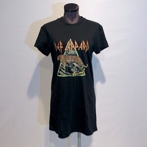 Philcos black def leopard t-shirt dress!
